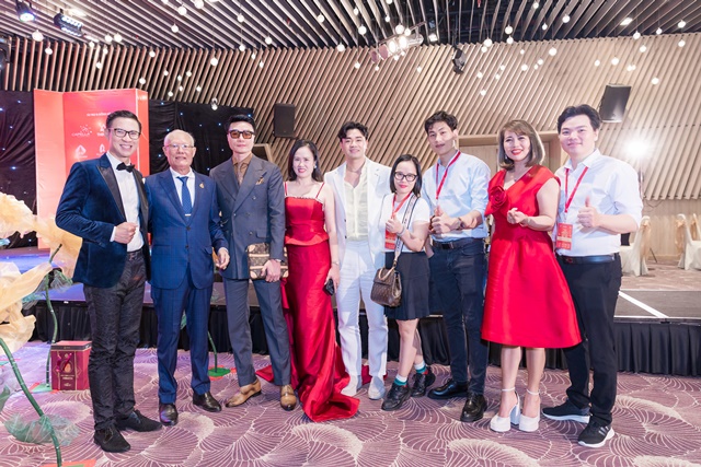 nam-vuong-bao-toan-lich-lam-nhan-danh-hieu-quy-ong-thoi-dai-8