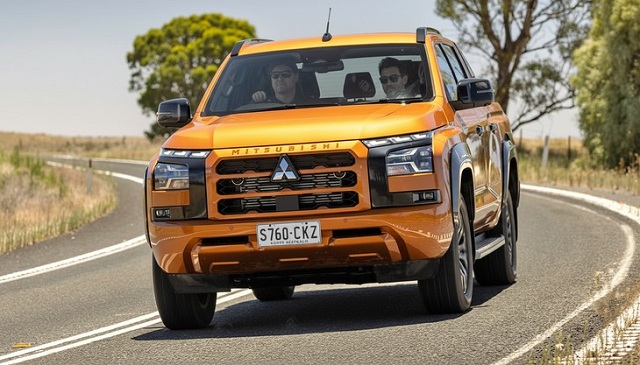 mitsubishi-triton-va-pajero-gac-lai-ban-dien-thay-bang-hybrid