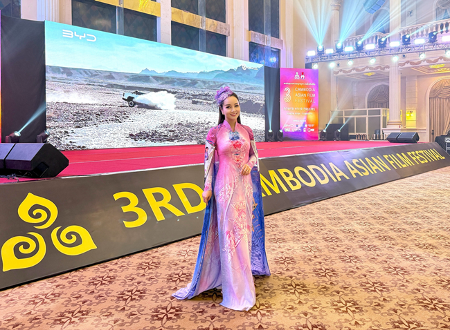 dao-dien-nsx--dien-vien-mai-thu-huyen-nhan-giai-thu-19-cho-phim-qdoa-hoa-mong-manhq-tai-campuchia-tgnguoinoitieng 9