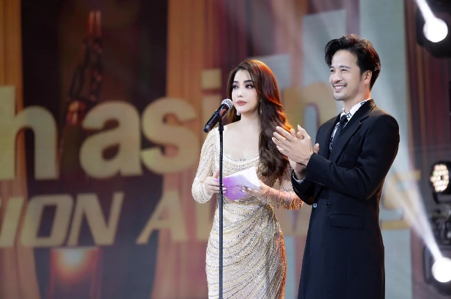 Đoàn Minh Tài lịch lãm cùng Trương Ngọc Ánh trao giải tại sự kiện ATA Asian Television Awards