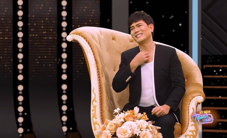 Quách Thành Danh giữ mãi sợi dây chuyền của khán giả nữ