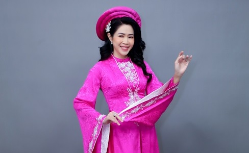 MC, ca sĩ Quỳnh Hoa ví von vợ chồng như “cái nồi méo, cái vung méo”