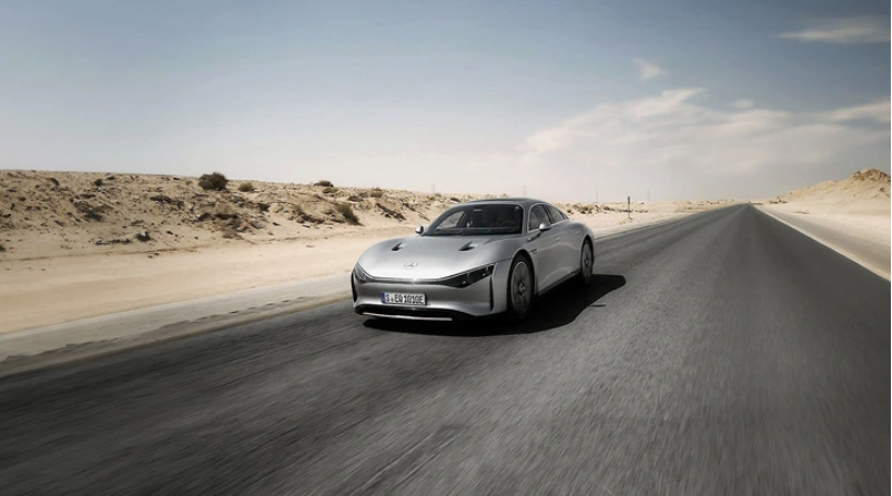 Xe điện Mercedes-Benz xuyên hơn 1.000km sa mạc không cần sạc2