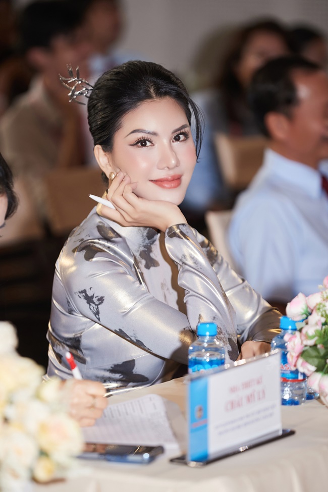 hoa-hau-loan-vuong-6