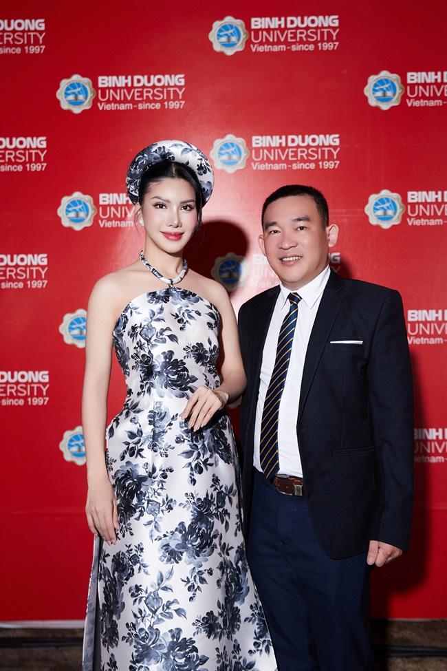 hoa-hau-loan-vuong-mac-ao-dai-gian-di-ngoi-ghe-giam-khao-tgnguoinoitieg 6