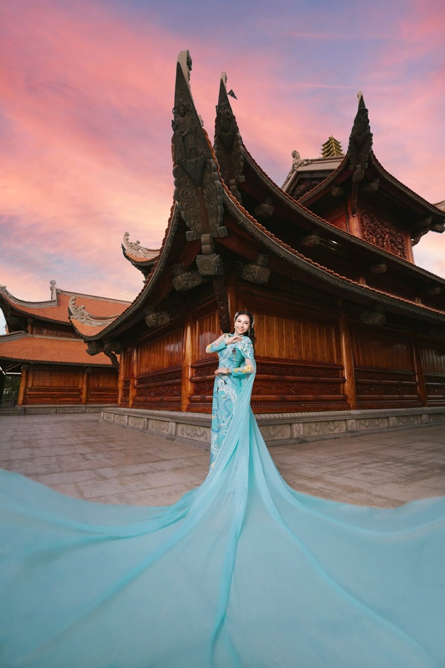 dai-su-truyen-thong-khiet-tran-huong-ung-le-hoi-ao-dai-tphcm-2025-TGNGUOINOITIENG 9