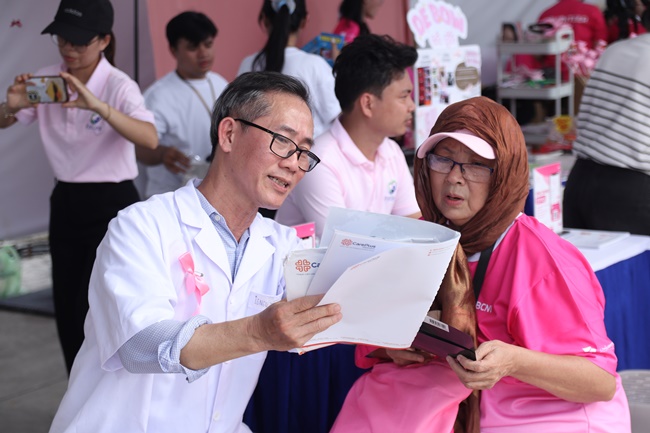 nhung-chiec-non-hong-va-hanh-trinh-tiep-lua-cho-benh-nhan-k-tgnguoinoitieng