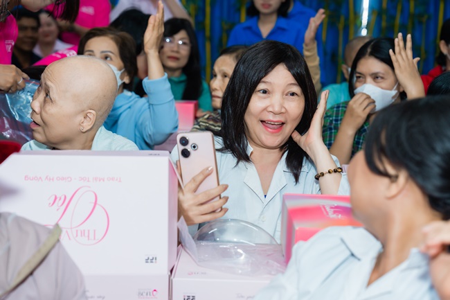 nhung-chiec-non-hong-va-hanh-trinh-tiep-lua-cho-benh-nhan-k-tgnguoinoitieng7