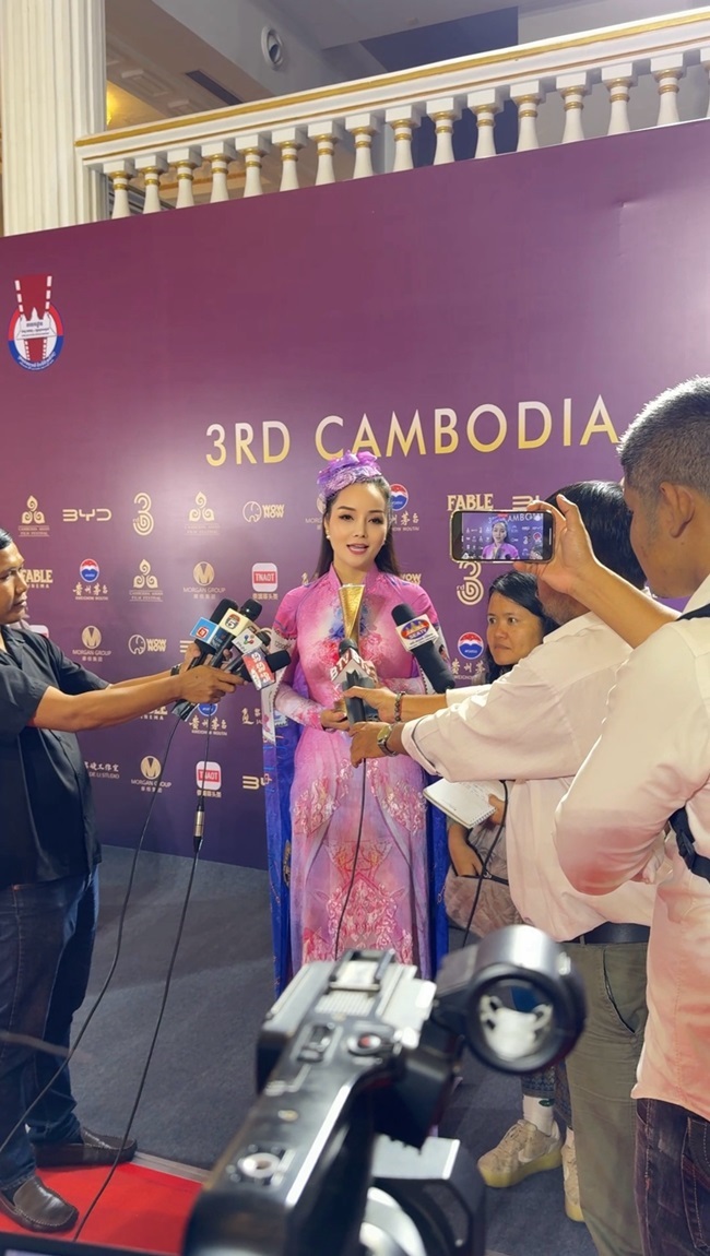 dao-dien-nsx--dien-vien-mai-thu-huyen-nhan-giai-thu-19-cho-phim-qdoa-hoa-mong-manhq-tai-campuchia-tgnguoinoitieng5