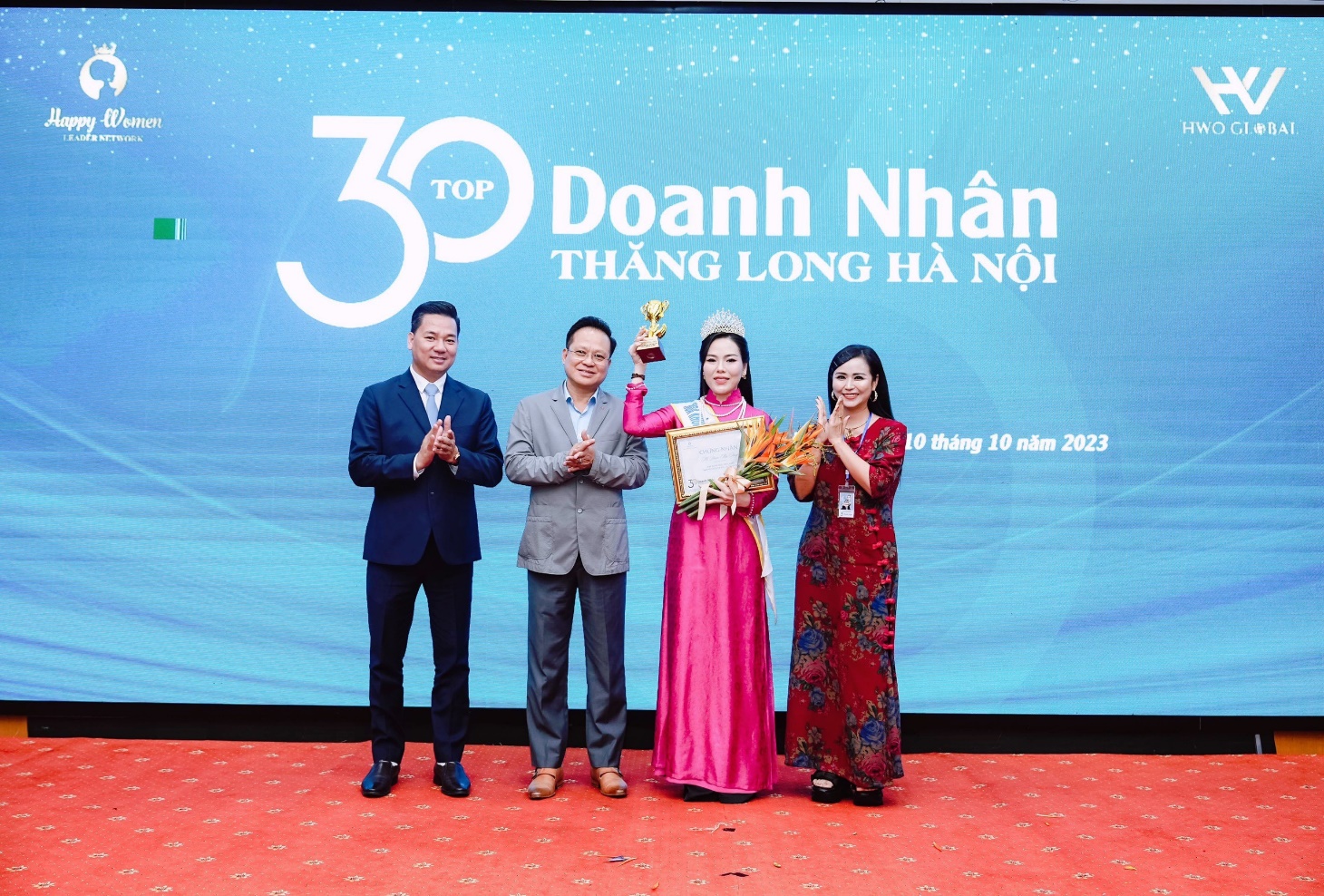 hoa-khoi-doanh-nhan-thang-long-ha-noi-toa-sang-tai-nang-va-ban-linh-nu-doanh-nhan-hien-dai-TGNGUOINOITIENG1