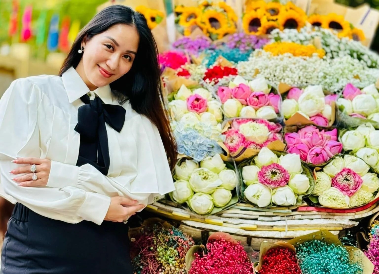 Khánh Thi khoe nhan sắc mặn mà sau hơn một tháng sinh con thứ 3