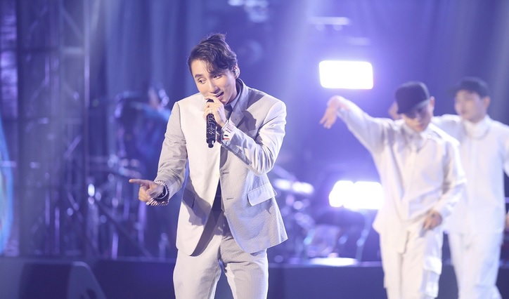 Ồn ào chung kết Vietnam Idol: Sơn Tùng vỡ giọng, Xuân Định K.Y bị loại tiếc nuối