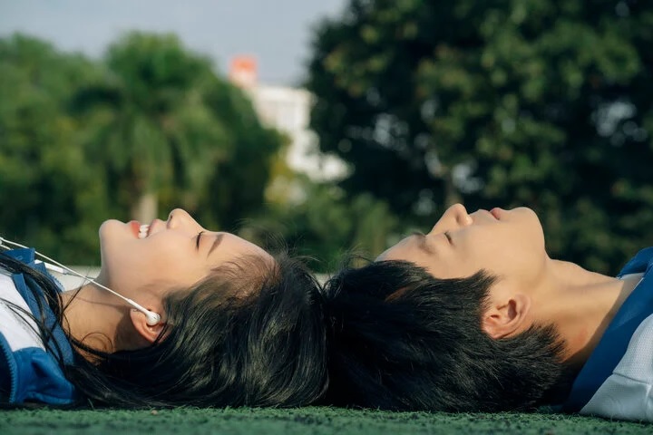 Cặp đôi trong 'Chúng ta của 8 năm sau' tung bộ ảnh đẹp như phim ngôn tình