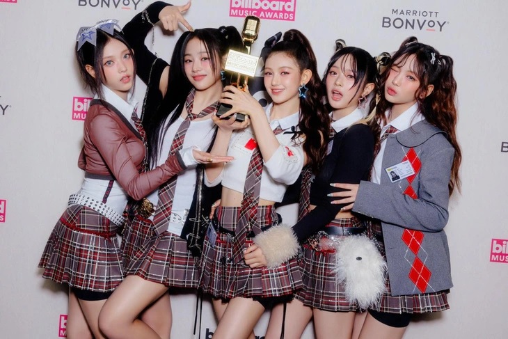 blackpink-newjeans-jungkook-doat-giai-billboard-trong-mot-nam-tranh-cai-tgnguoinoitieng