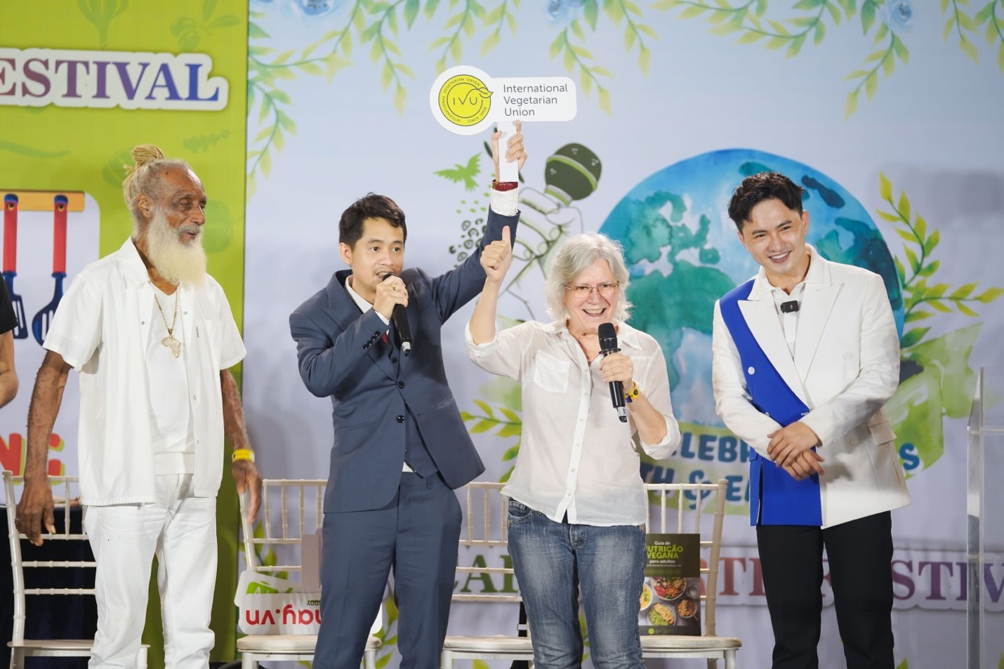 mc-song-ngu-nguyen-hoang-vinh-sang-an-do-dan-dat-le-hoi-an-chay-voi-20-ngan-nguoi-tham-du-tgnguoinoitieng