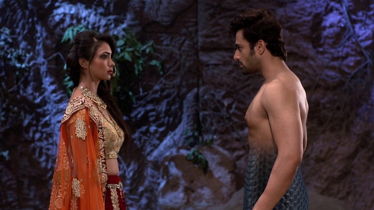 Viên Ngọc Quyền Năng: Nữ hoàng rắn tỉnh giấc sau mấy ngàn năm bị hóa đá