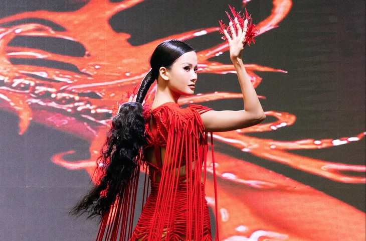 huong-ly-thach-thu-thao-dien-vedette-show-thoi-trang-nail-tgnguoinoitieng2
