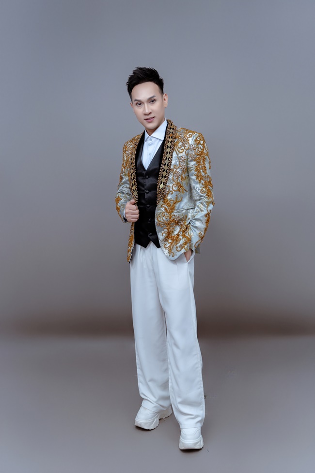 GIAM-KHAO-NGUYEN-VUTGNGUOINOITIENG-HAPHUONG4