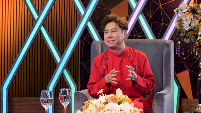 quoc-dai-trai-long-ve-qsan-khau-dac-bietq-noi-khan-gia-boi-song-de-nghe-hat 9