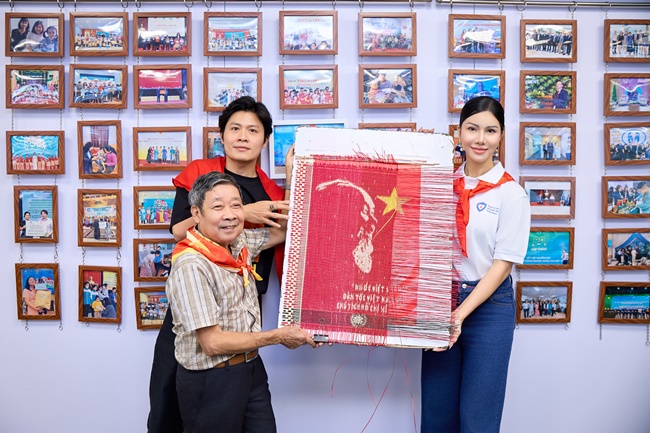 hoa-hau-loan-vuong-