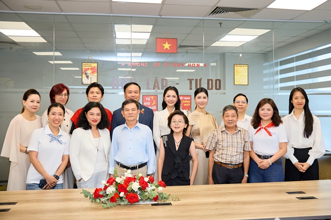 hoa-hau-loan-vuong-11