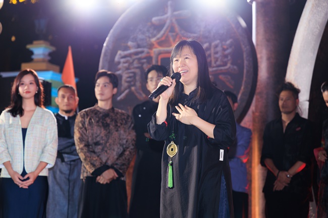 ho-linh-trang-si--bi-an-mo-vua-dinh-doan-phim-chia-se-khat-vong-cham-toi-giac-mo-dien-anh-viet 53