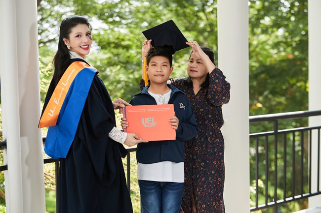 hoa-hau-hang-khong-loan-vuong-nhan-2-bang-thac-si-trong-vong-6-thang- 5